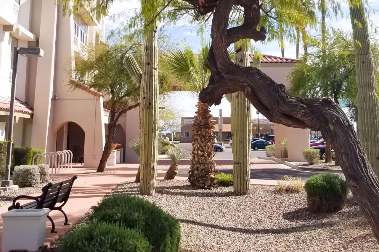 Comfort Inn & Suites Tempe Phoenix Sky Harbor Airport Exterior foto