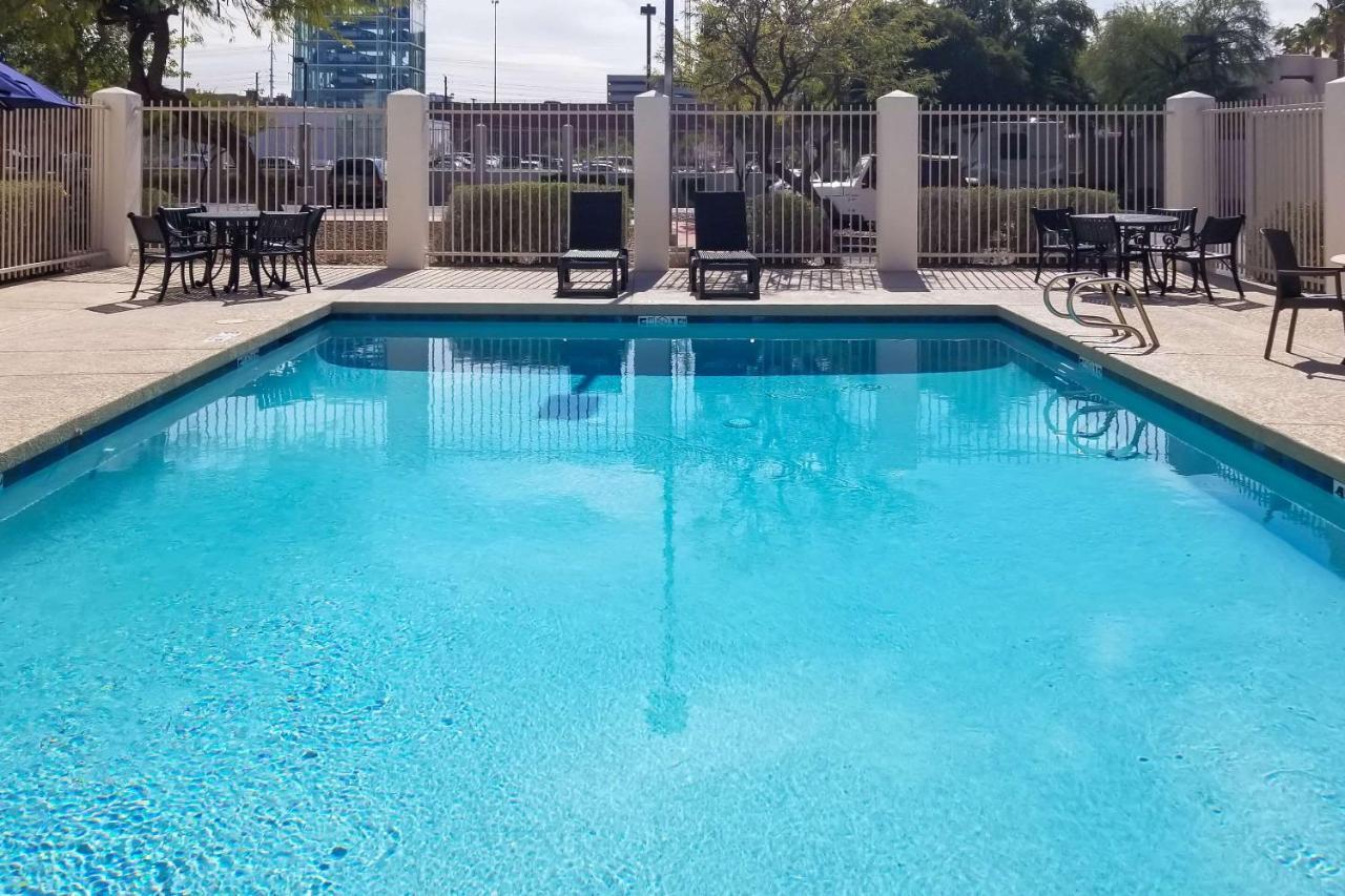 Comfort Inn & Suites Tempe Phoenix Sky Harbor Airport Exterior foto